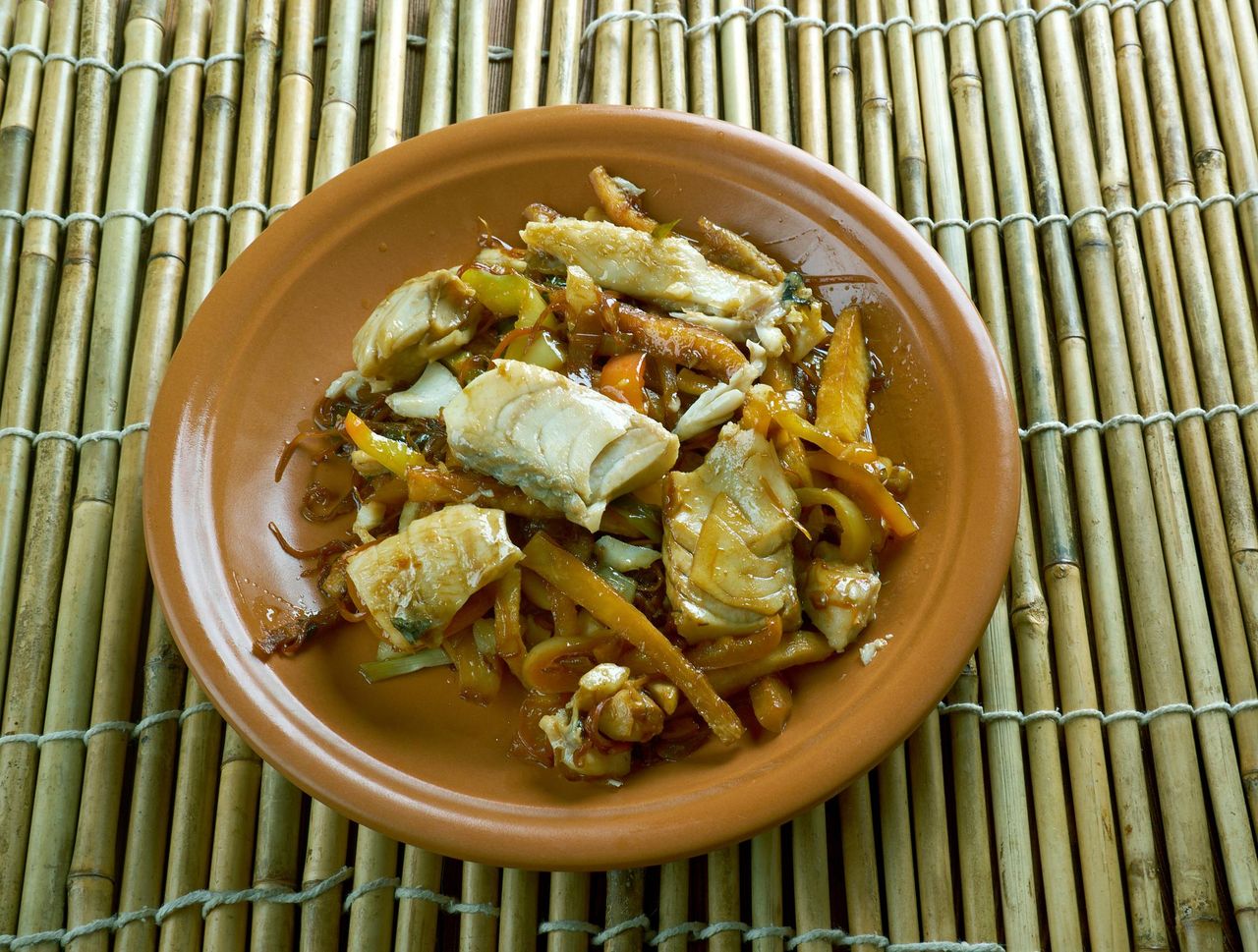 Ryba po japońsku w misce