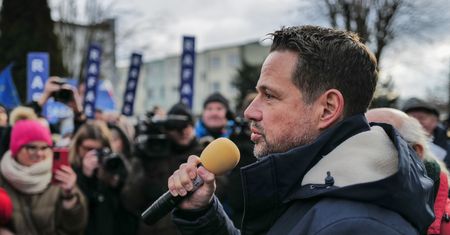 "Nie wierzę". Trzaskowski o "wmanewrowanym prezydencie"