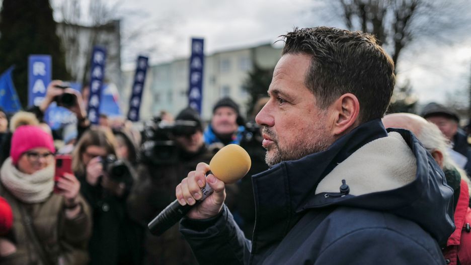 Werbkowice, 15.12.2024. Kandydat KO w przyszłorocznych wyborach na prezydenta RP Rafał Trzaskowski podczas porannego spotkania z mieszkańcami miejscowości Werbkowice, 15 bm. (mr) PAP/Karol Zienkiewicz