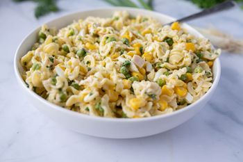 Wszyscy pytają o ten jeden składnik. Ekspresowa sałatka pasuje na każdą okazję