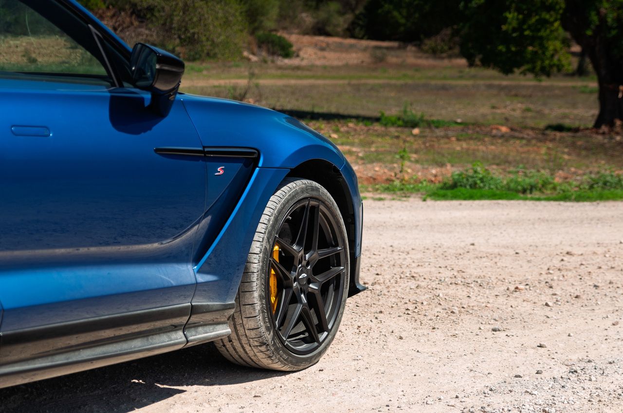Aston Martin DBX S (2025)
