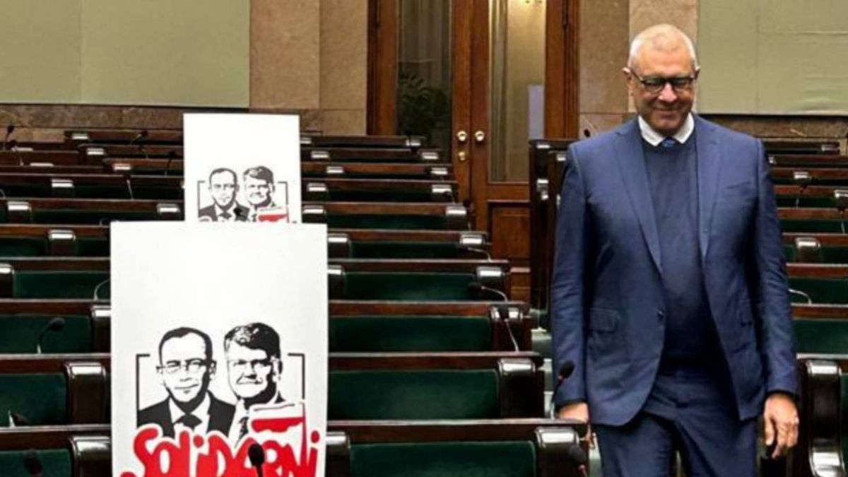 Roman Giertych zamieścił zdjęcie z Sejmu, jego mina mówi wszystko