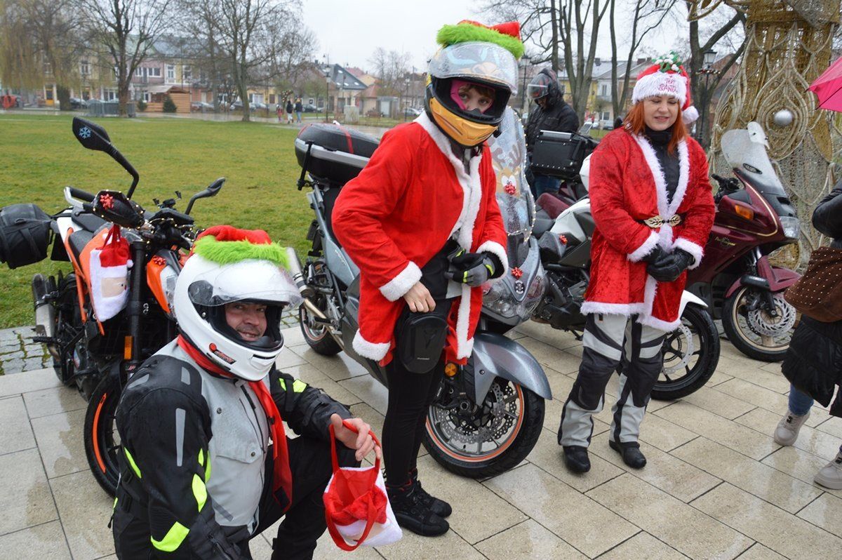 Moto Mikołaje na rozwadowskim rynku