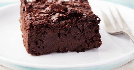 Bananowe brownie bez cukru i bez mąki. Zrobisz szybko z 4 składników