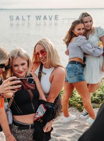 Salt Wave by Porsche. Easy life na festiwalu - balans między muzyką i chillem