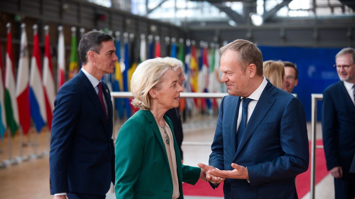 Ursula von der Leyen, Donald Tusk
Bruksela, Belgia, 22.03.2024. Przewodnicz�ca Komisji Europejskiej Ursula von der Leyen (L) oraz premier Donald Tusk (2L) podczas powitania przed spotkaniem z okazji 30. rocznicy powstania Europejskiego Obszaru Gospodarczego, 22 bm. w Brukseli. (mo/zkoc) PAP/Marcin Obara
Marcin Obara
polityk polityka, posiedzenie, premier RP, przed szczytem, rada europejska, szczyt, szef rz�du, UE, unia europejska, wizyta, zagraniczna