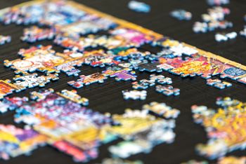 Tłumy na starcie i ogromne emocje. Pierwsze mistrzostwa w układaniu puzzli podbiły Warszawę