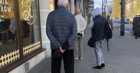Polacy w kolejkach po chleb na majówkę. "Takiego szaleństwa nie było od świąt"