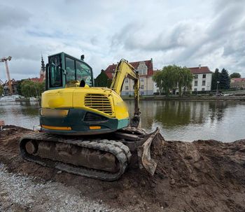 Koparka połamała nogę robotnikowi. Krwotok zagrażał życiu 40-latka