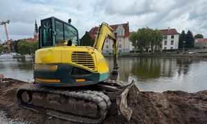 Koparka połamała nogę robotnikowi. Krwotok zagrażał życiu 40-latka