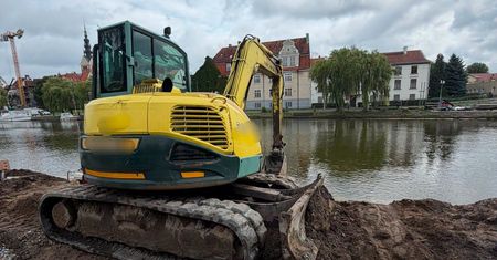 Koparka połamała nogę robotnikowi. Krwotok zagrażał życiu 40-latka