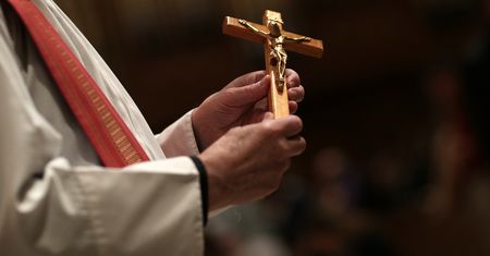 "Dla mnie gwałt to niedokończone morderstwo". Katarzyna, ofiara księdza Romana, wygrała z Kościołem, ale nie zyskała nowego życia