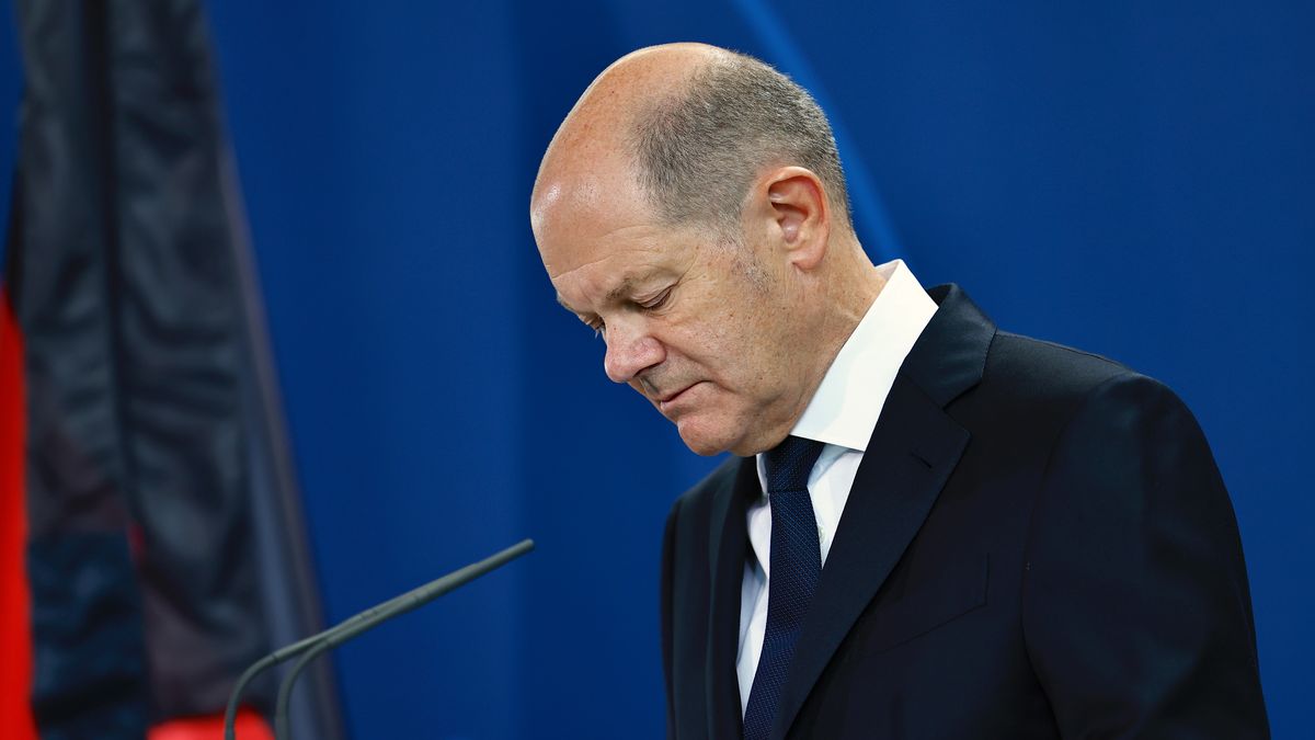 German Chancellor Olaf Scholz addresses the media at the Chancellery in Berlin, Germany, 09 September 2022, following the death of Britain's Queen Elizabeth II. She has died at her Scottish estate, Balmoral Castle, on 08 September 2022. The 96-year-old Queen was the longest-reigning monarch in British history. EPA/HANNIBAL HANSCHKE Dostawca: PAP/EPA.