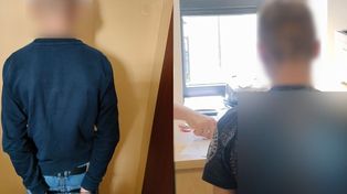 Czworo nastolatków napadło na 13-letniego chłopca. Grozili mu pobiciem i zabrali srebrny łańcuszek
