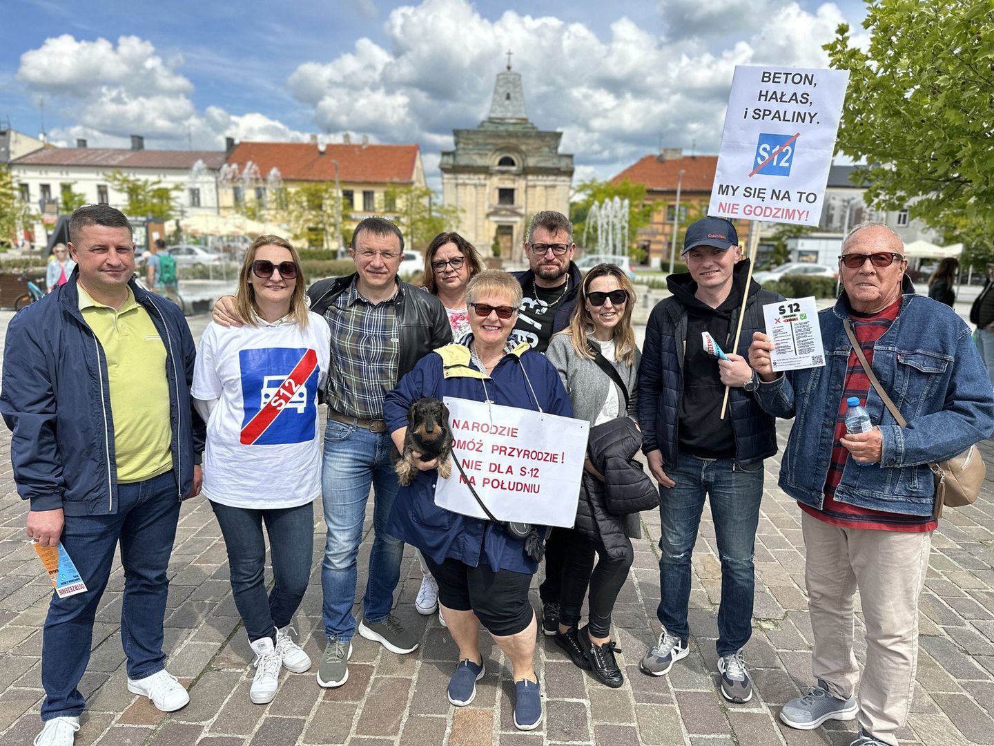 Protest przeciw budowie S12 w Tomaszowie na placu Kościuszki
