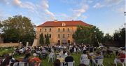 Wieczór pełen światła, ceramiki i pszczelej poezji. Poruszająca wystawa i koncert w Ogrodach Lubrańskiego