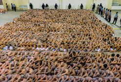 Transport tysięcy gangsterów. Przewożą ich w samej bieliźnie