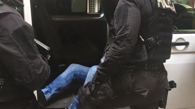 Poznań. Ujęto nożownika. Zaatakował, bo zwrócono mu uwagę na brak maseczki