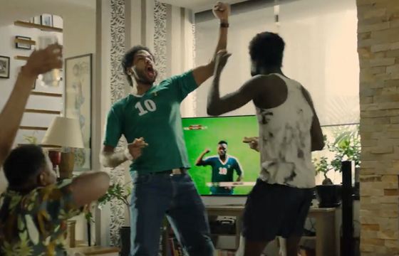 „Włącz się do gry” - kibice naśladują piłkarzy w mundialowej kampanii Kia (wideo)