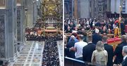 Tłumy przed ciałem Franciszka. Watykan policzył wiernych
