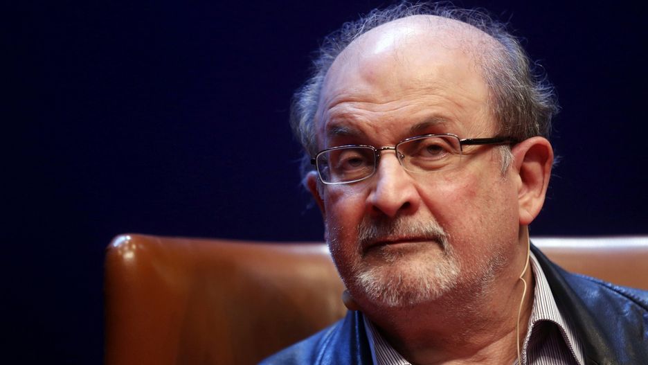 Atak na Salmana Rushdie. Pisarz jest w ciężkim stanie 
