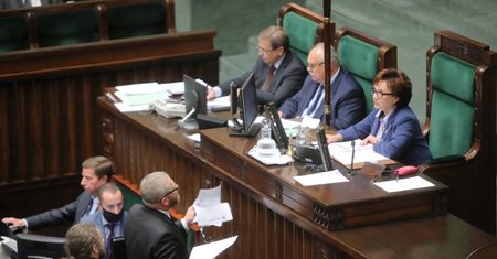 Długie obrady Sejmu. Absurdalne poprawki