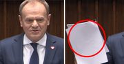 Tusk o tajemniczej teczce z raportami