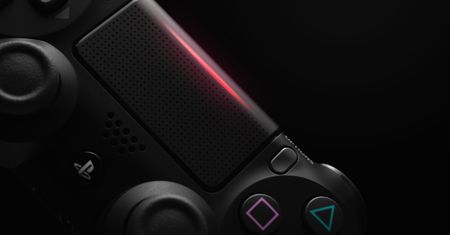 PlayStation 5 w wersji konsumenckiej na pierwszym zdjęciu – są też szkice projektowe