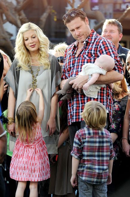 Celebrity Sightings - On the set of "Extra TV"January 25, 2012  Los Angeles, Ca.
Tori Spelling, Dean McDermott and Family
Celebrity Sighting - Tori Spelling, Dean McDermott and Family visits the set of "Extra TV"
at the Grove
� Vince Flores / AFF-USA.COM
***Non - Exclusive Pap***AFF/allOnS