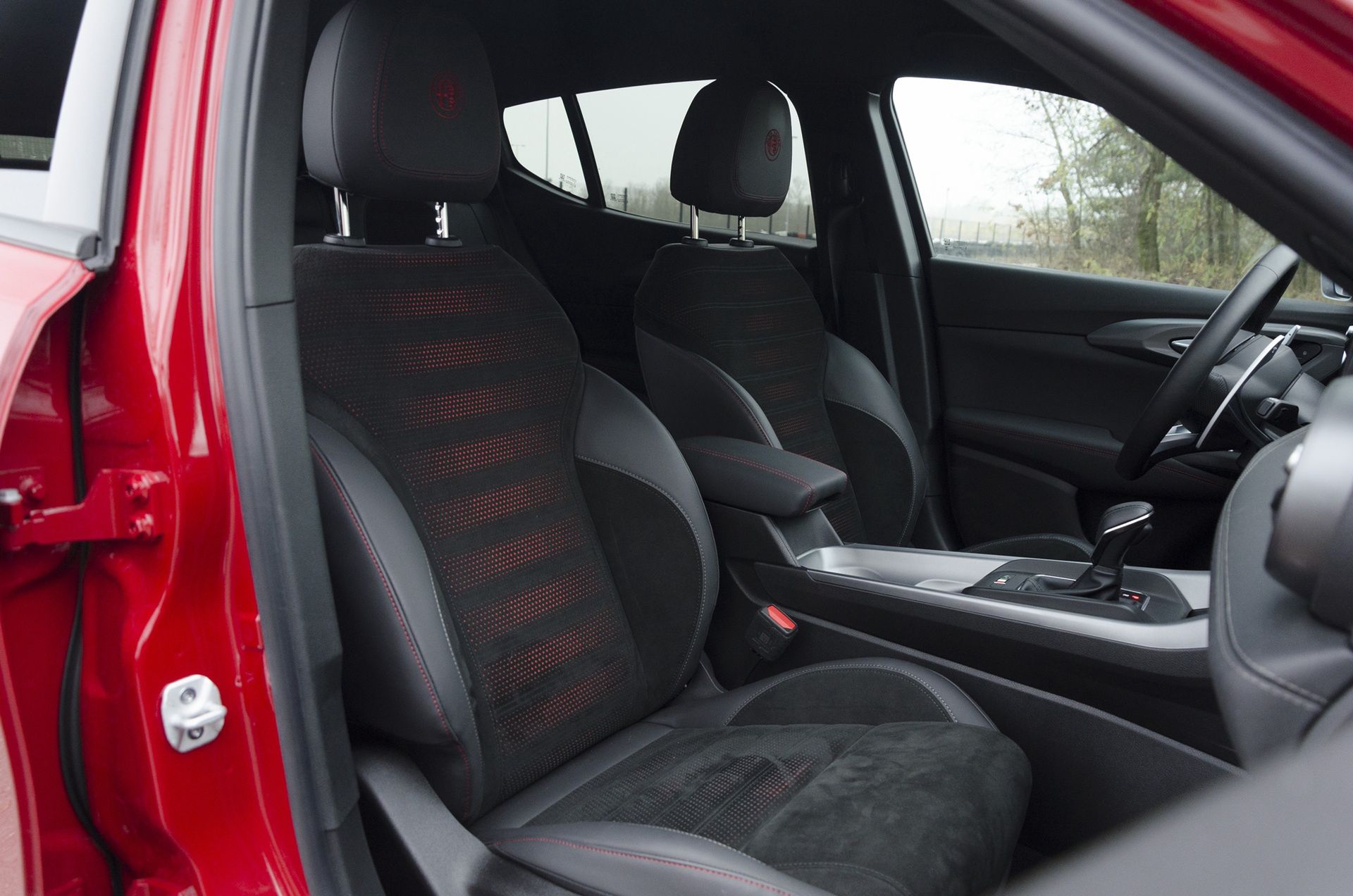 Alfa Romeo Tonale vs. Range Rover Evoque