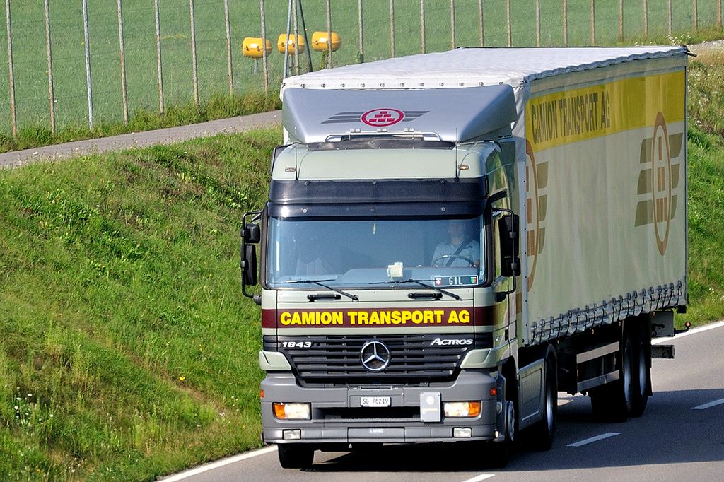 Mercedes Actros 1843 (lic. CC, fot. ponte1112)