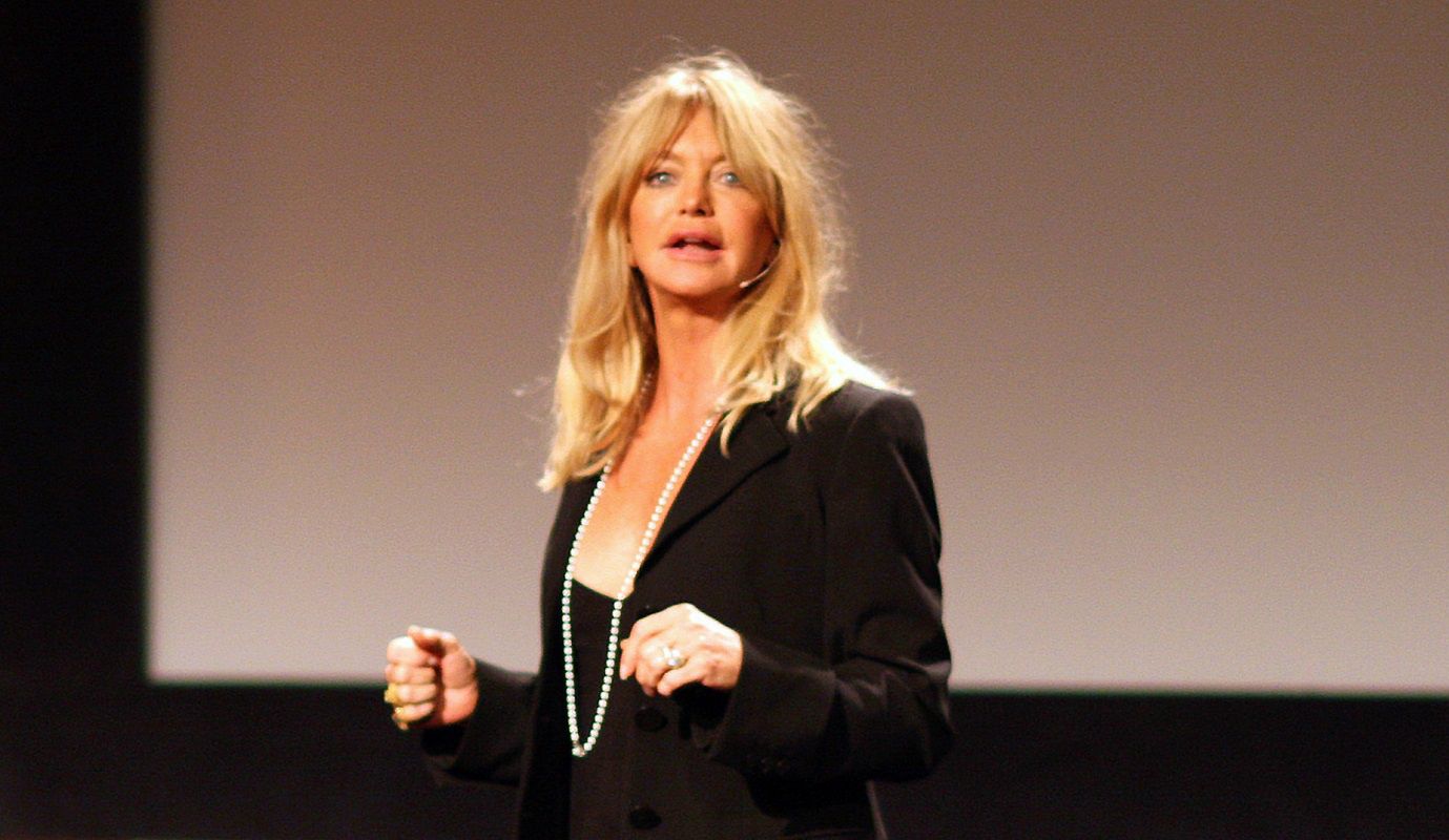 77-letnia Goldie Hawn wygina się w kostiumie. Fani zachwyceni