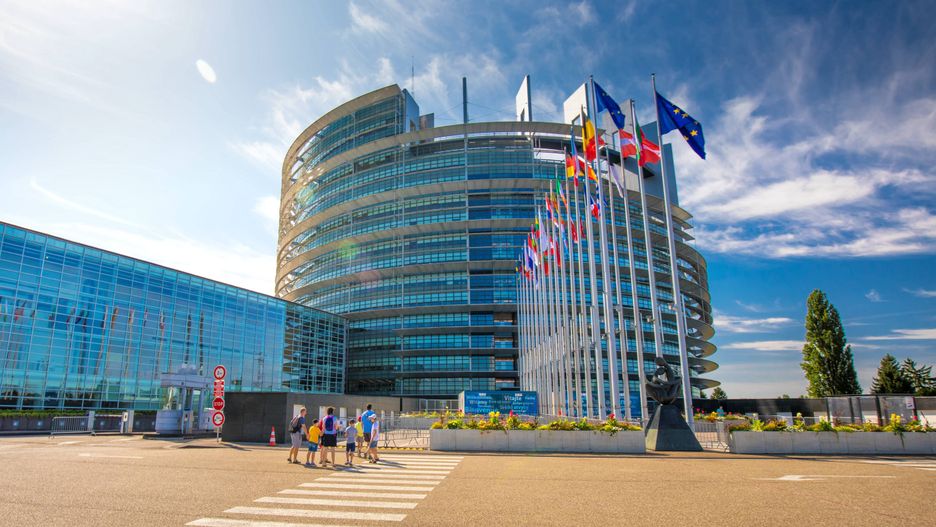 European Parlament in Strasbourg, France.WBEFB6 European Parlament in Strasbourg, France. 
Dostawca: PAP/Alamy
Data nieznanaEva Bocek / Alamy Stock Photoalsace, architecture, architektura, budynek, building, city, colorful, confederation, council, democracy, eu, euro, europe, European, Europejski Trybuna� Praw Cz�owieka, flag, france, germany, glass, government, high, house, ilustracja, ilustracje, institution, lake, law, nation, odern, office, parlament, parliament, policy, politics, power, river, round, sky, strasbourg, strasburg, structure, travel, trees, union, united, view, water