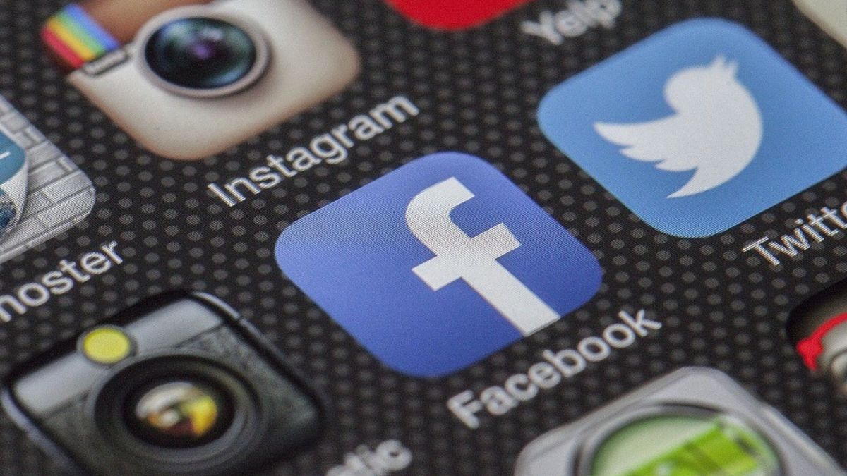 Oszuści działają na Facebooku. Meta podejmuje walkę