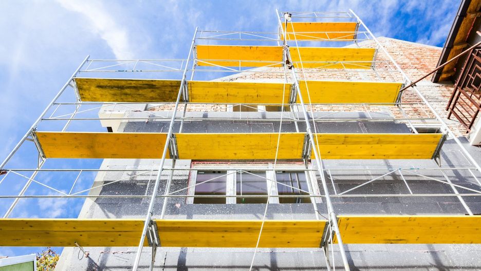 Polacy najczęściej ocieplają starsze domy, często w ogóle pozbawione warstwy termoizolacyjnej.