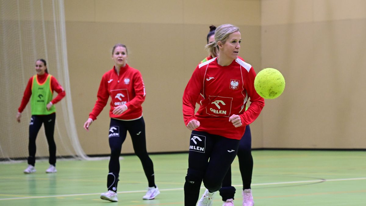 Reprezentacja Polski piłkarek ręcznych w czasie treningu
