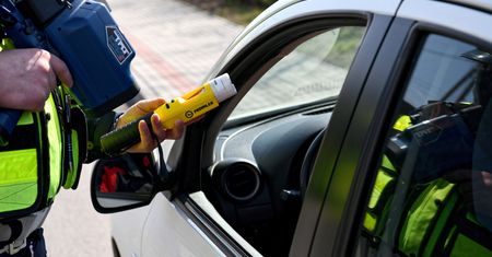 Już setki skonfiskowanych aut na parkingach. Policja ujawniła dane