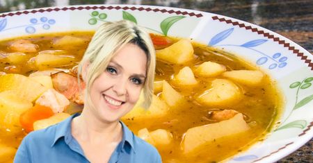 Rozgrzewająca zupa Ewy Wachowicz smakuje wybornie. Zrobisz ją z tanich składników