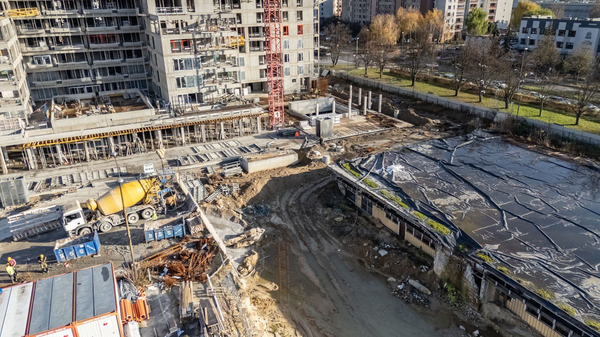 Budowa na terenie spalonego DH Gigant w Krakowie. Zamiast płachy już 7 pięter