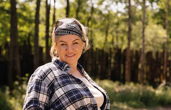 Polsat prezentuje kolejne uczestniczki „Farmy”, wśród nich rolniczka zajmująca się hodowlą drobiu