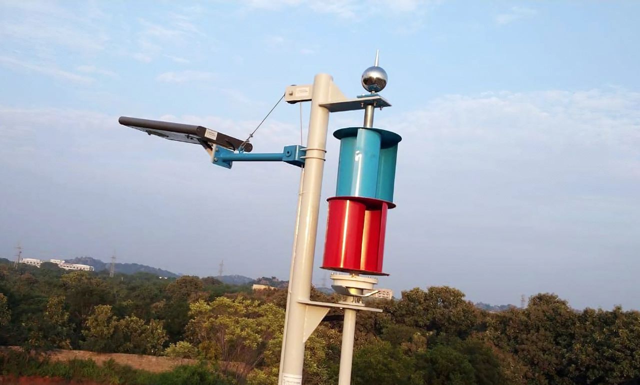 Hybrid street lights: India's WindStream harnesses sun and wind