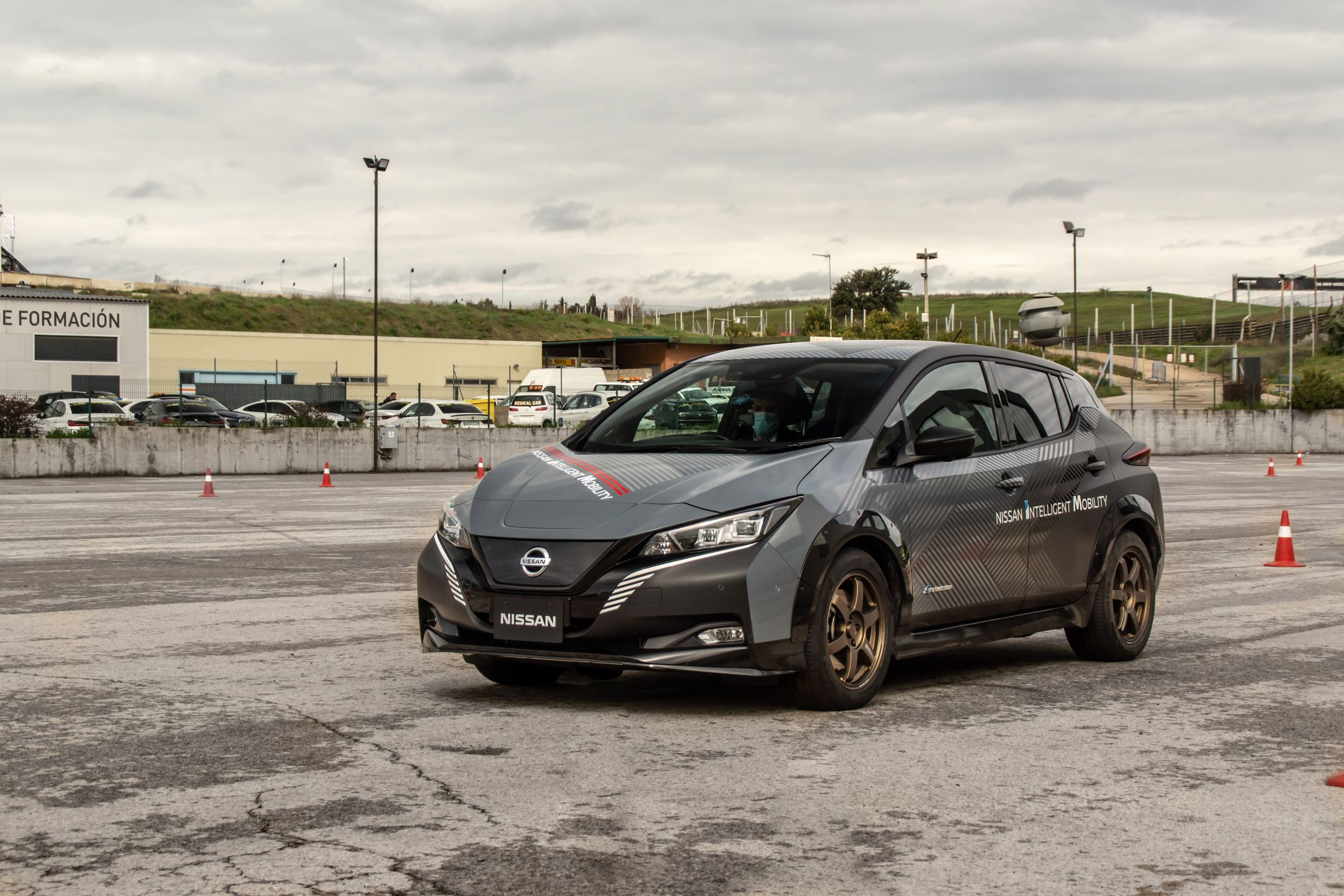 Nissan SuperLeaf - tak mógłby wyglądać (i jeździć), gdyby przygotowało go Nismo. Może coś z tego będzie?