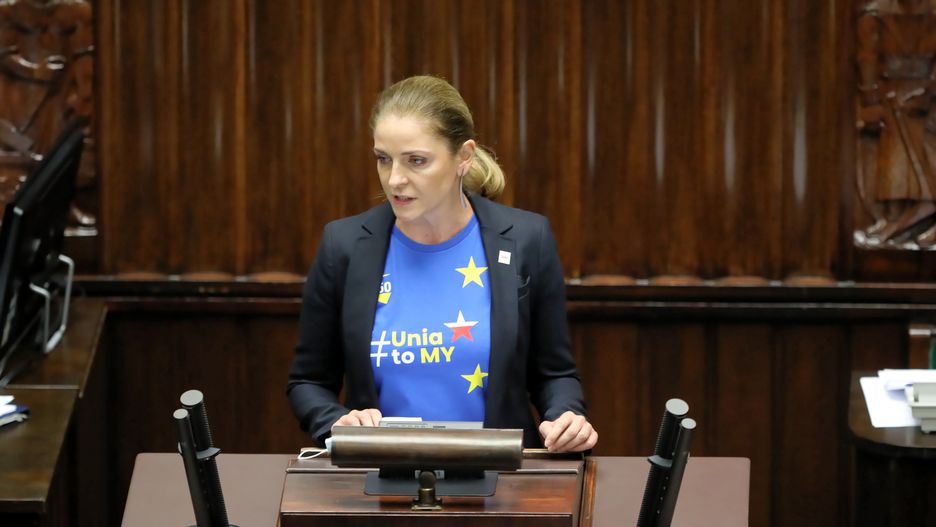 Joanna Mucha9 9. IX, kadencji, koszulka, napis, obrady, polityk polityka, posiedzenie, sala obrad, sala plenarna, sala posiedze�, sejm, sejmu, t-shirt, UE, unia to my