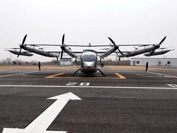 Dziesięcioosobowa elektryczna latająca taksówka. Udany test w Chinach