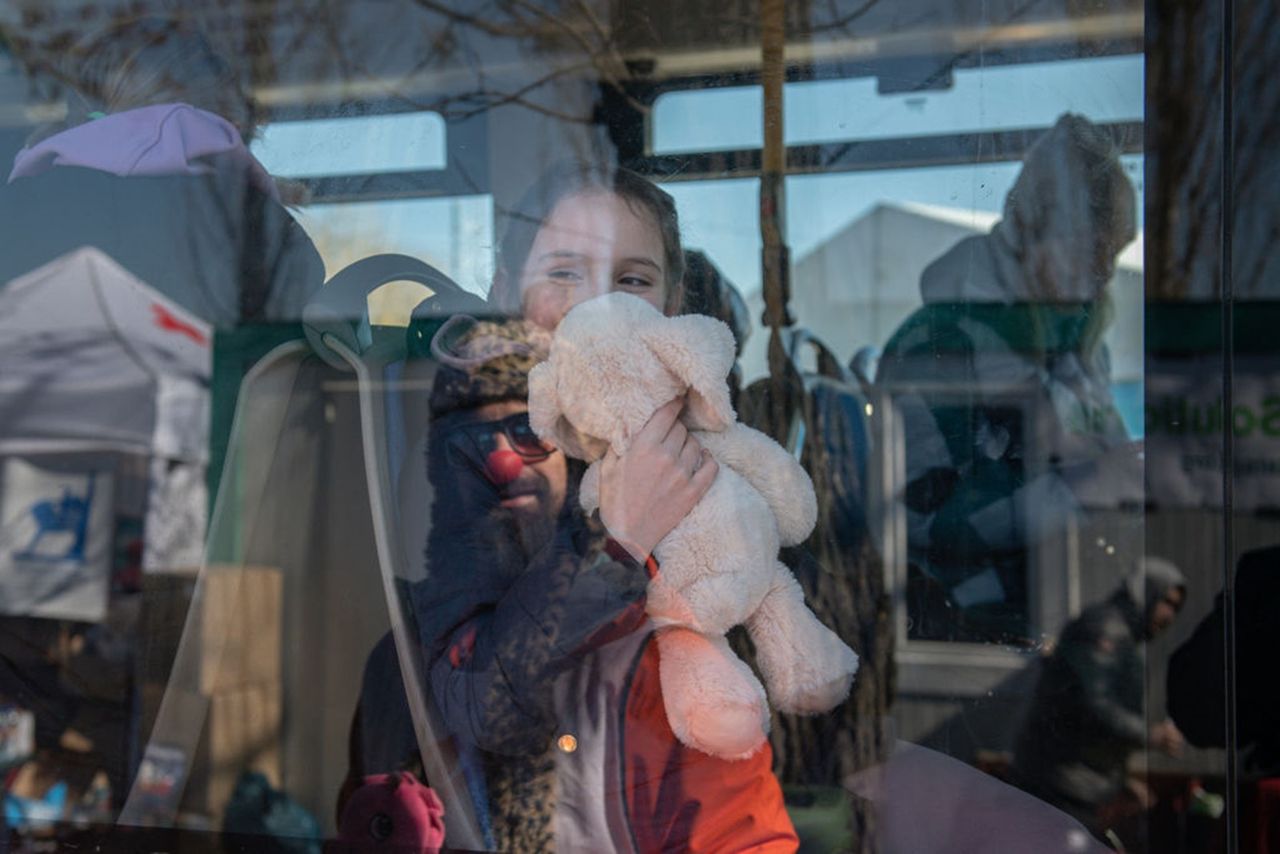 Sanctions for Russians deporting Ukrainian children