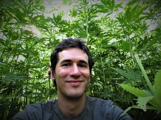 Odmienia wizerunek konopi w Polsce. Kim jest Maciej Kowalski?