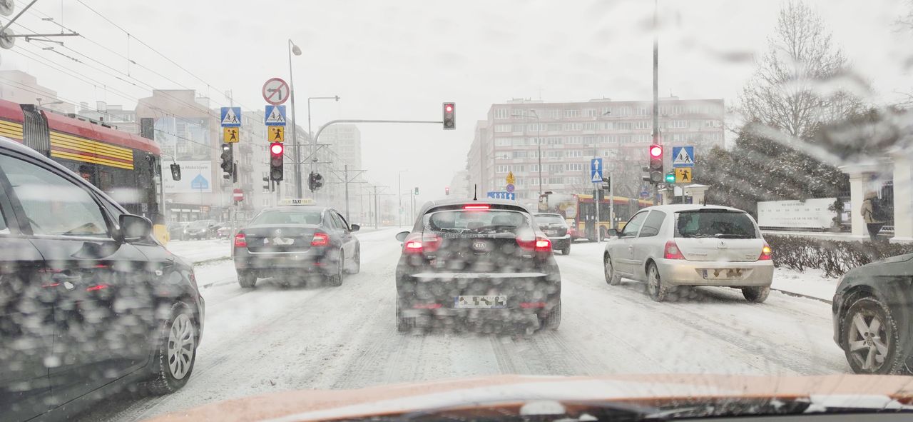 Niemcy stosują zasadę 50=50. W Polsce nie każdy kierowca ją zna