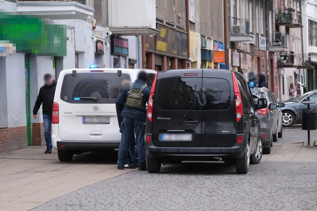 Akcja KAS i policji w nielegalnym salonie gier przy ul. Zamojskiej w Lublinie