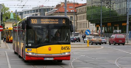 Mapy Google ze świetną funkcją w Polsce. Aplikacja pokaże, czy warto śpieszyć się na autobus