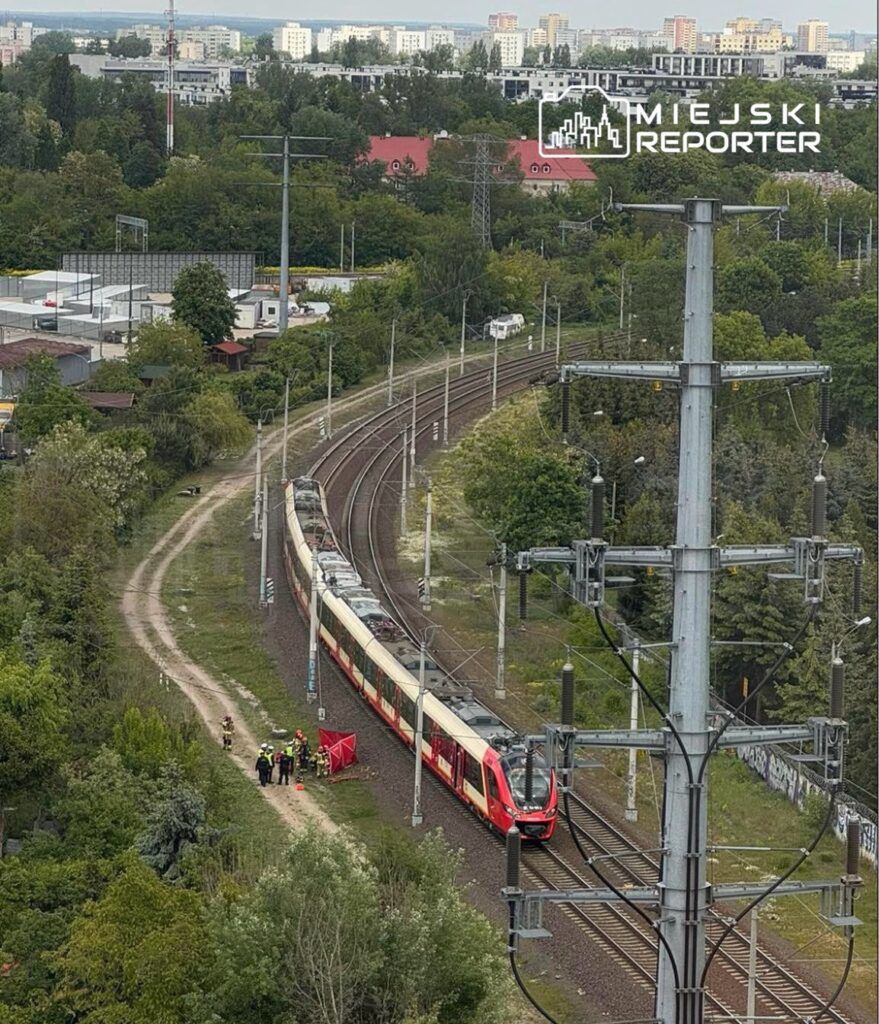 17-latka wtargnęła na torowisko PKP. Została potrącona przez pociąg SKM. Ruch wstrzymany na ponad dwie godziny